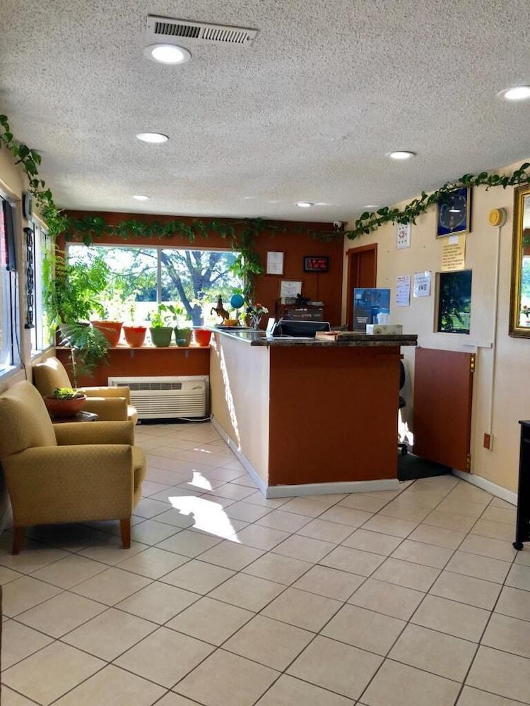 Rodeway Inn Concordia Bagian luar foto