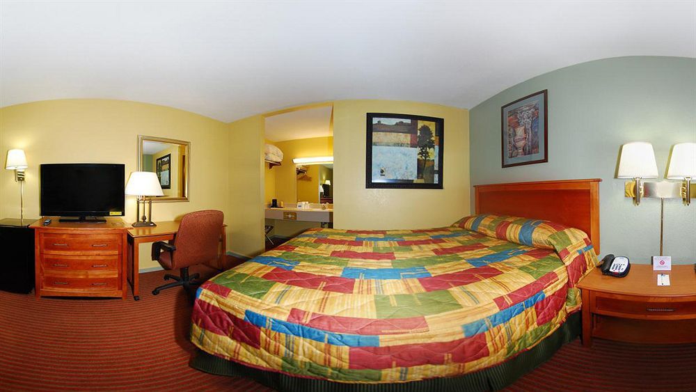 Rodeway Inn Concordia Bagian luar foto