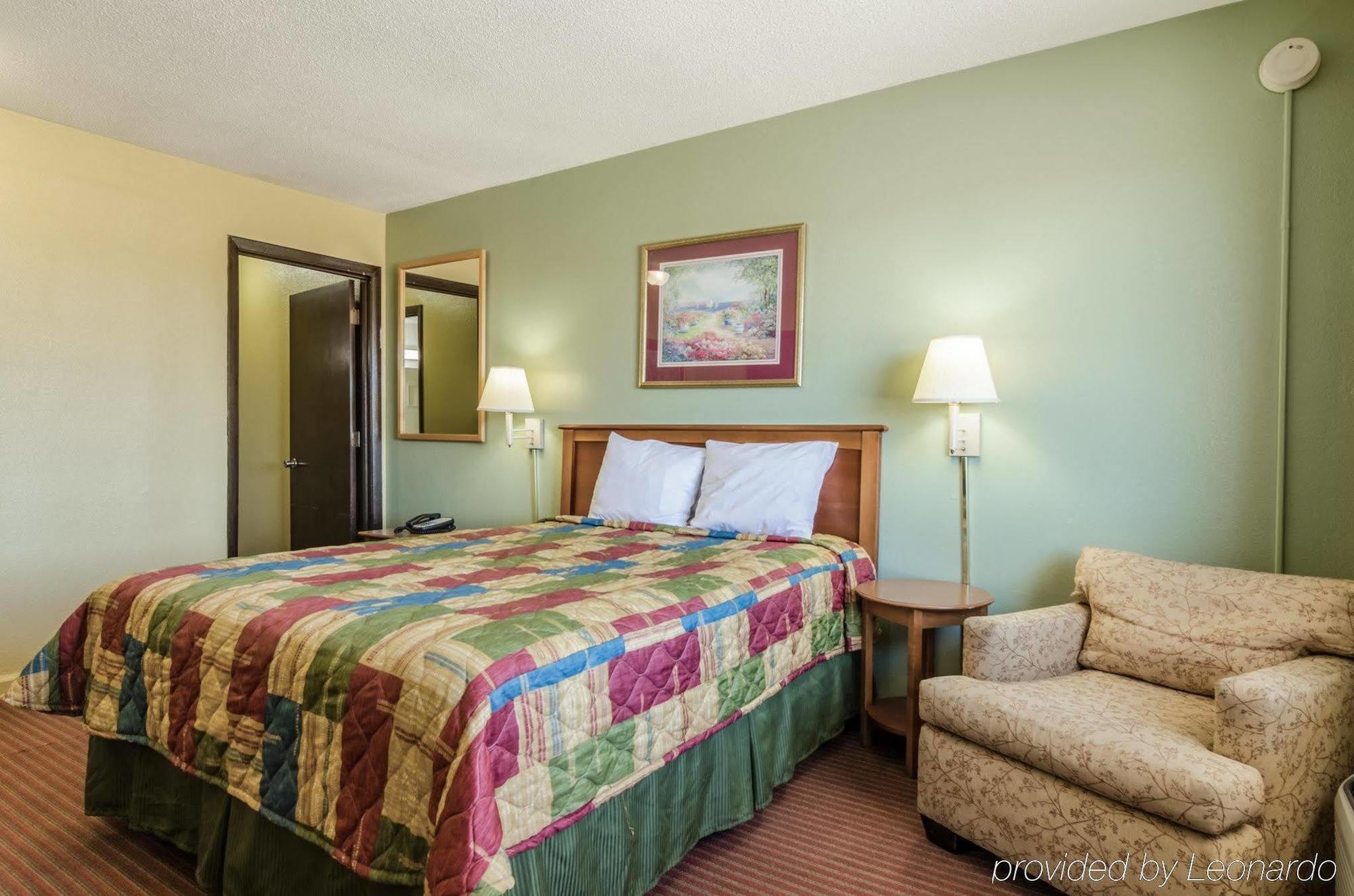 Rodeway Inn Concordia Bagian luar foto