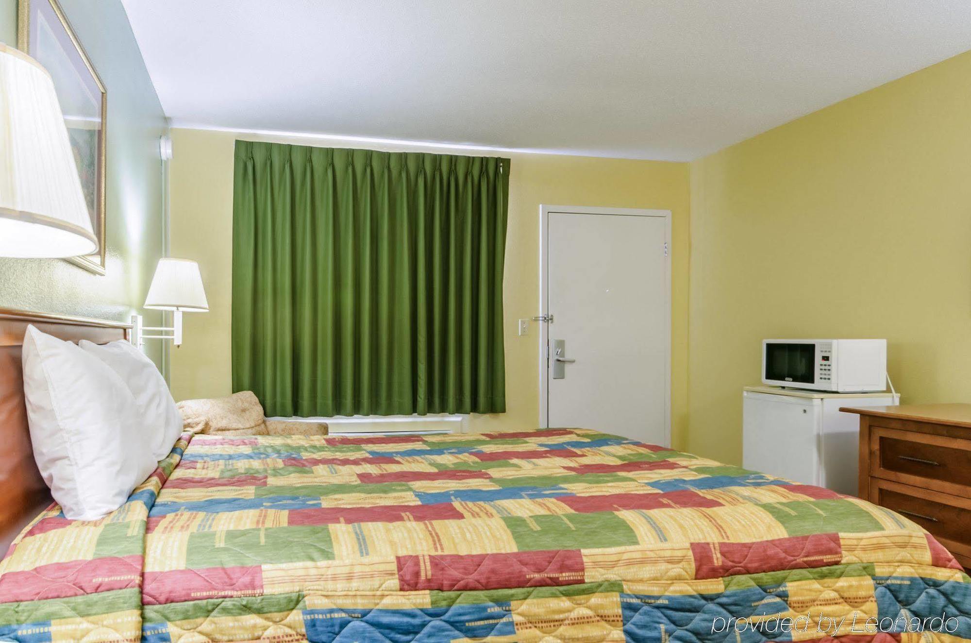 Rodeway Inn Concordia Bagian luar foto