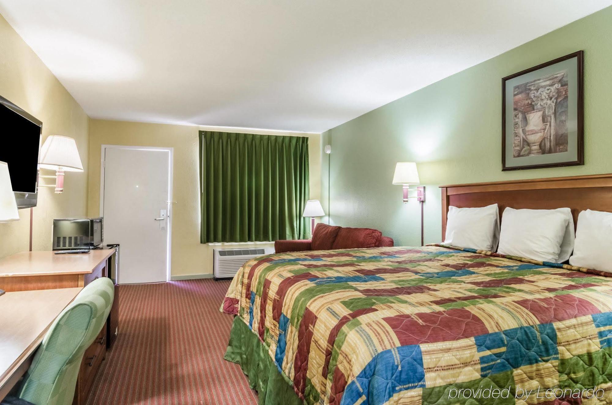 Rodeway Inn Concordia Bagian luar foto