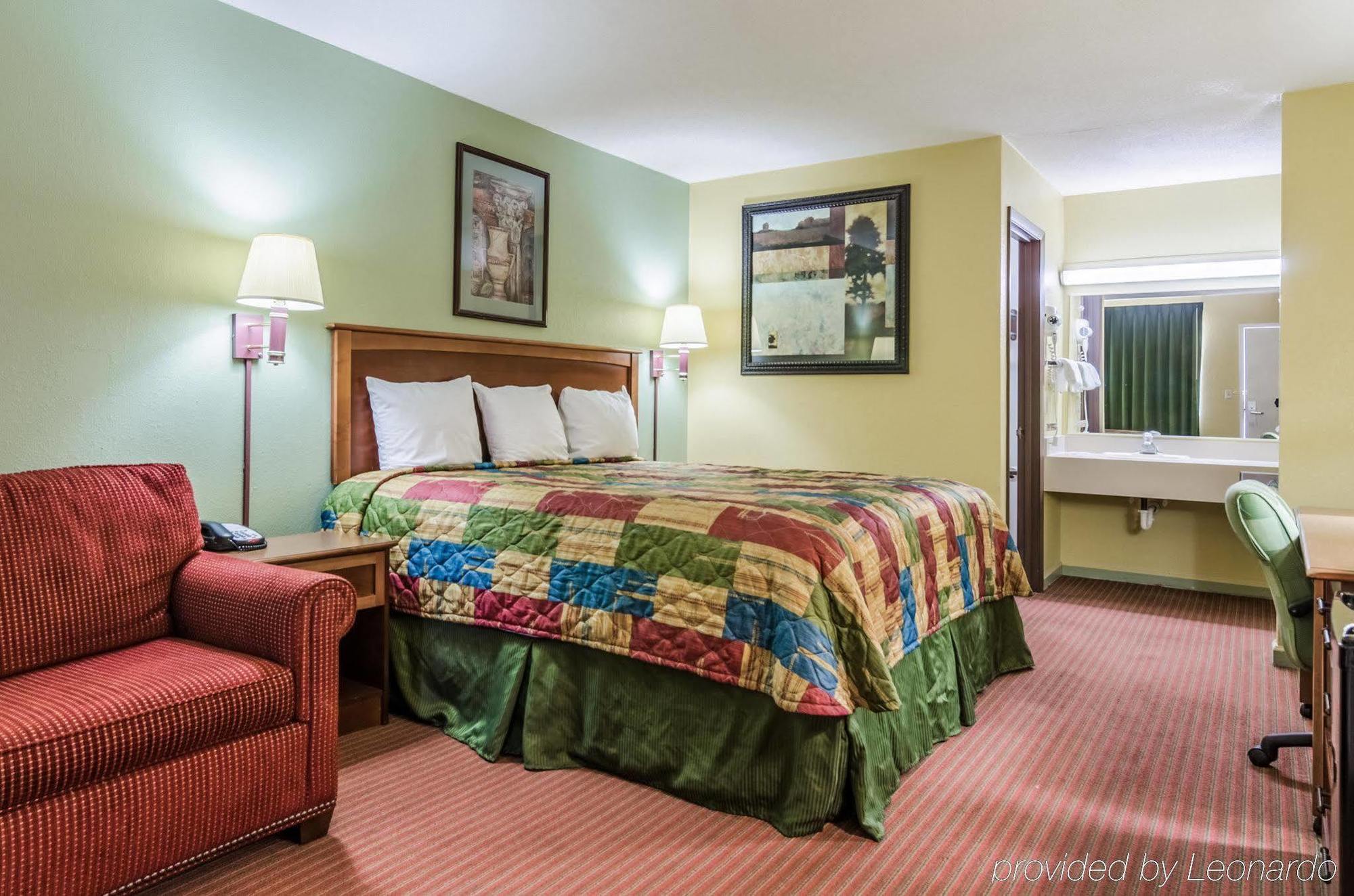 Rodeway Inn Concordia Bagian luar foto