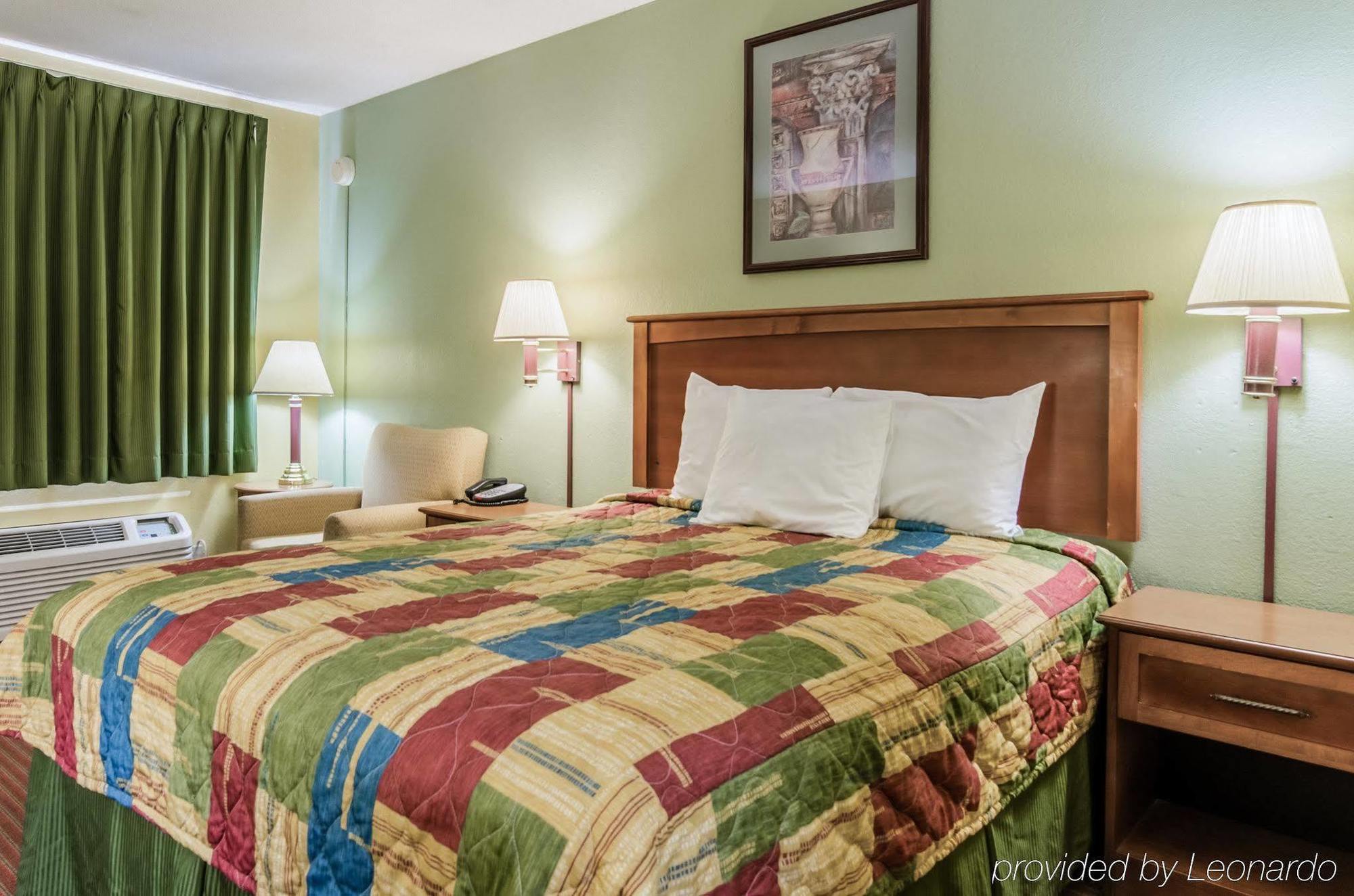 Rodeway Inn Concordia Bagian luar foto