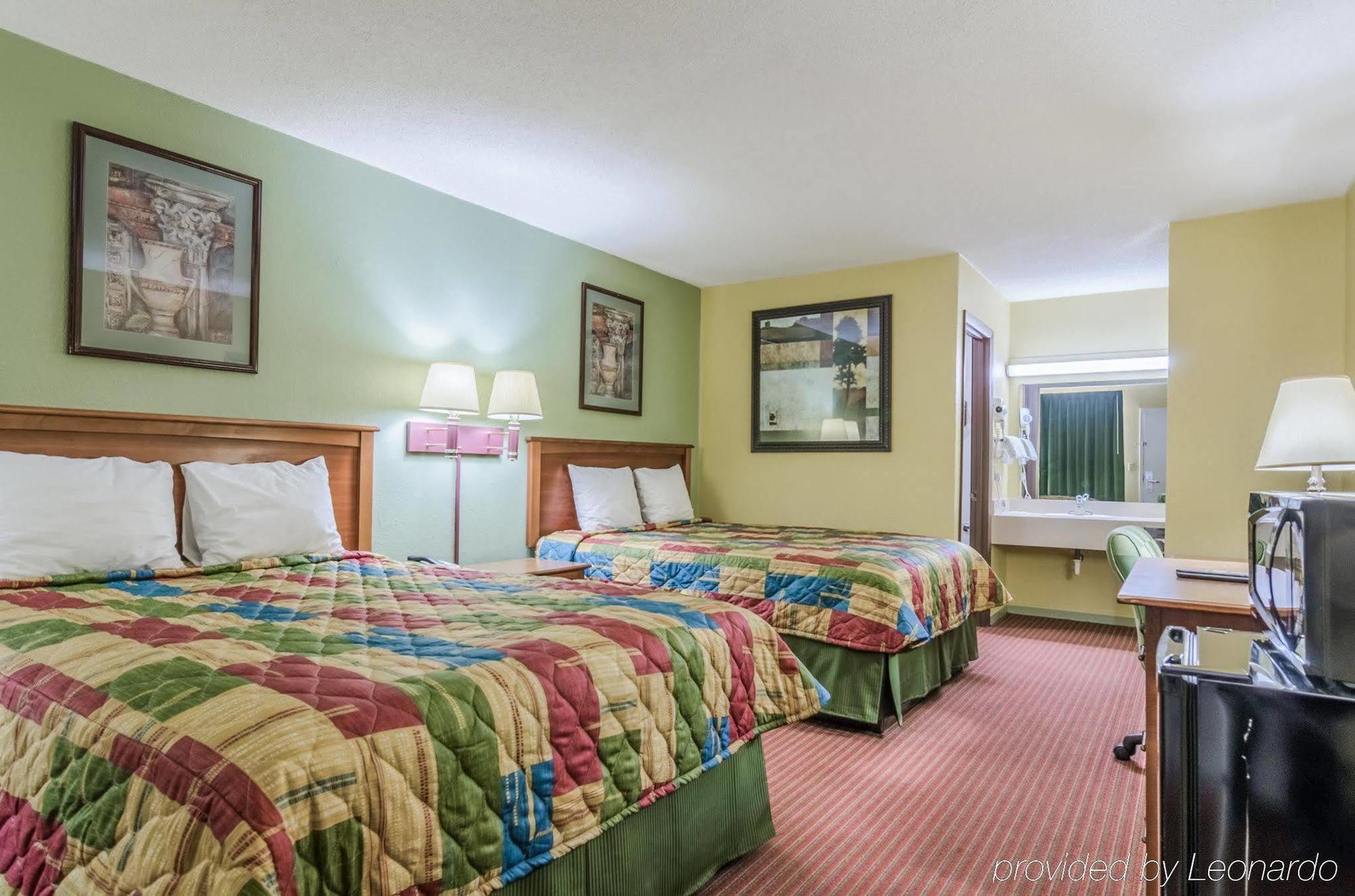 Rodeway Inn Concordia Bagian luar foto