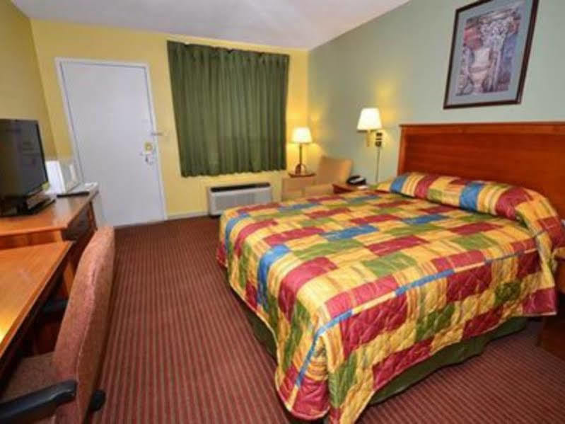Rodeway Inn Concordia Bagian luar foto
