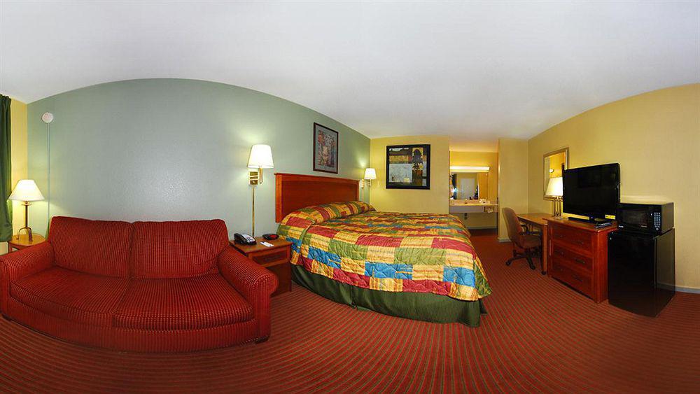 Rodeway Inn Concordia Bagian luar foto