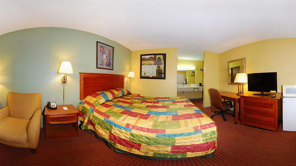 Rodeway Inn Concordia Bagian luar foto